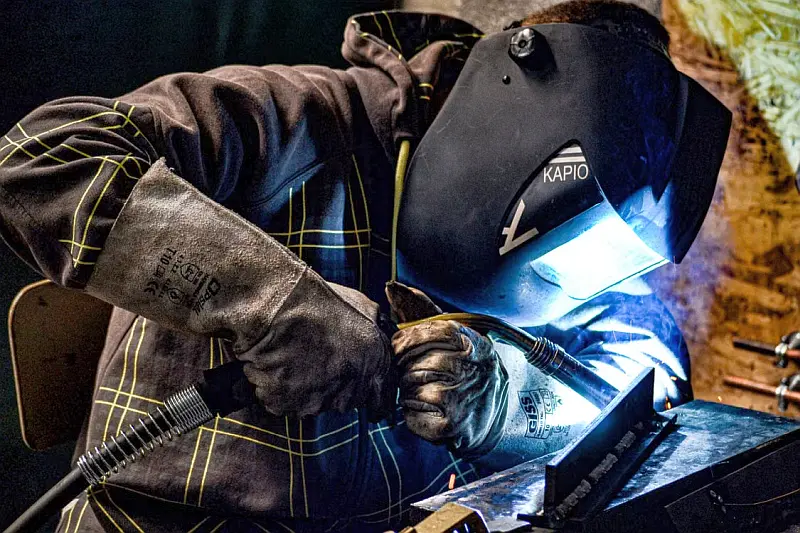 zzp lasser met beschermende werkkleding